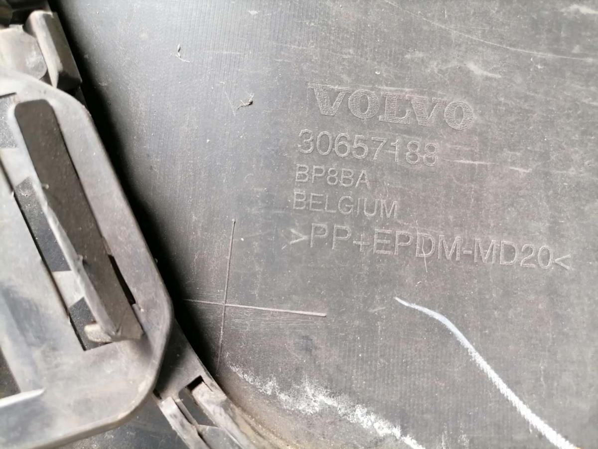 Volvo C30 original Stoßstange Stossfänger vorn 01900 Black Stone Bj.2007